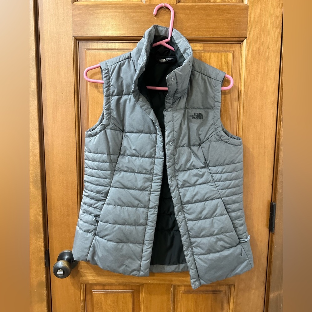 M Gray Women’s Northface Vest